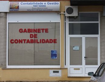 Intalaçaões da empresa «António Taveira - Sociedade de Contabilidade e Gestão, Unipessoal Lda.» na cidade de Valpaços